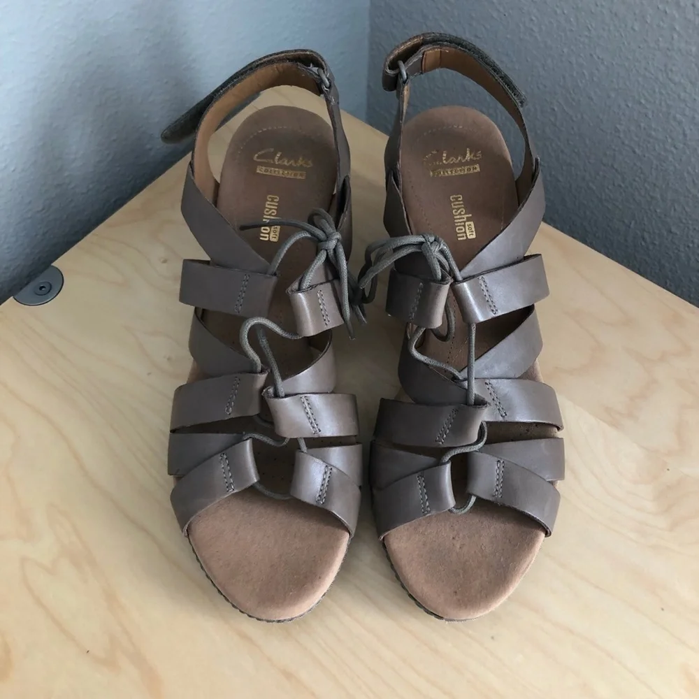 CLARKS Collection Helio Mendin Cork Wedges Women's size 10 Gray & Tan Lace Up